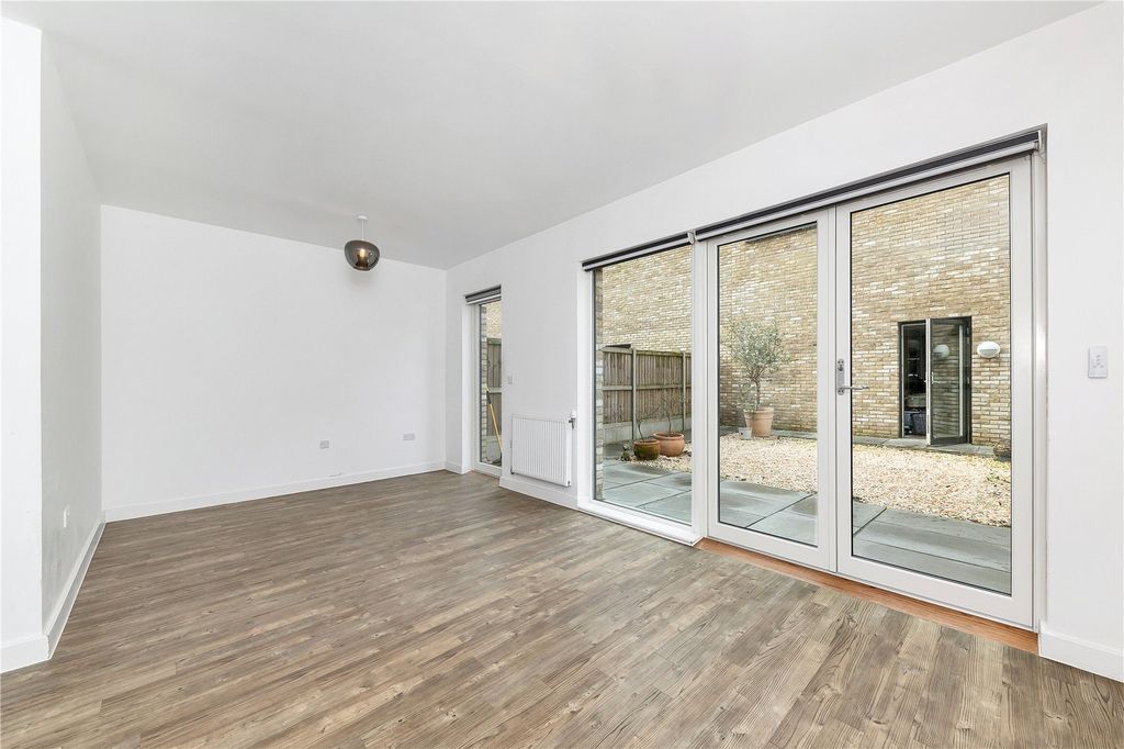 Property photo 3 of 10 Picture No. 01
