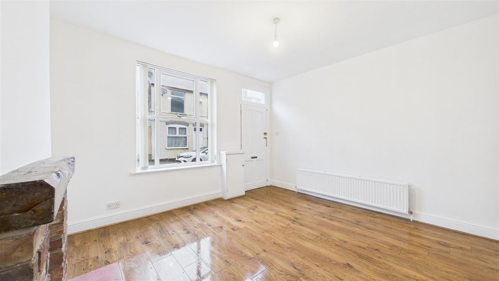 Property photo 3 of 24 Cam05101G0-Pr0124-Still009.Jpg