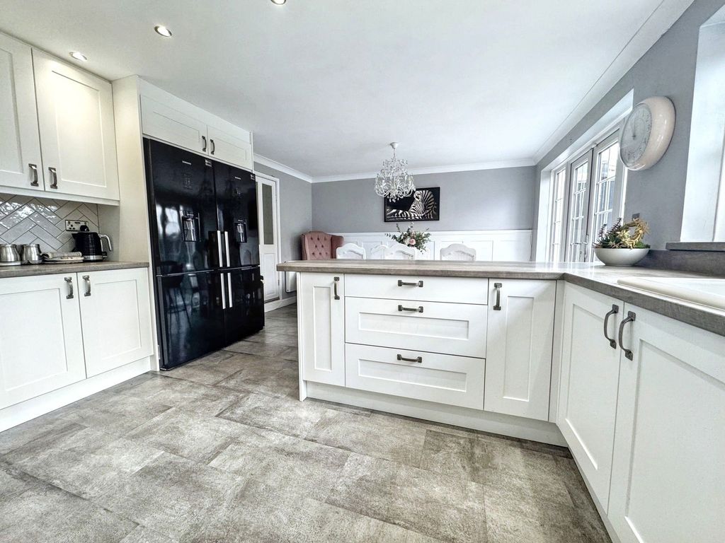 Property photo 3 of 32