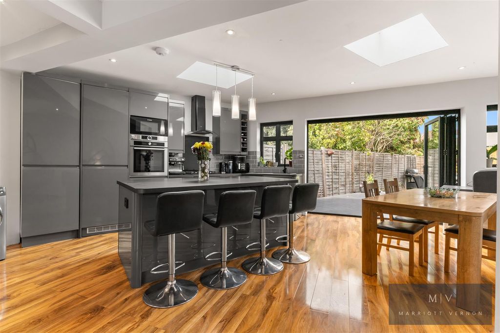 Property photo 2 of 19 Deanfield Gardens 9 MV-7.Jpg