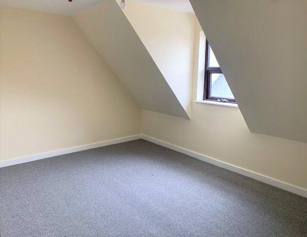 2 bed flat to rentSecond Floor Flat, Richard Deere House CF36 photo 4