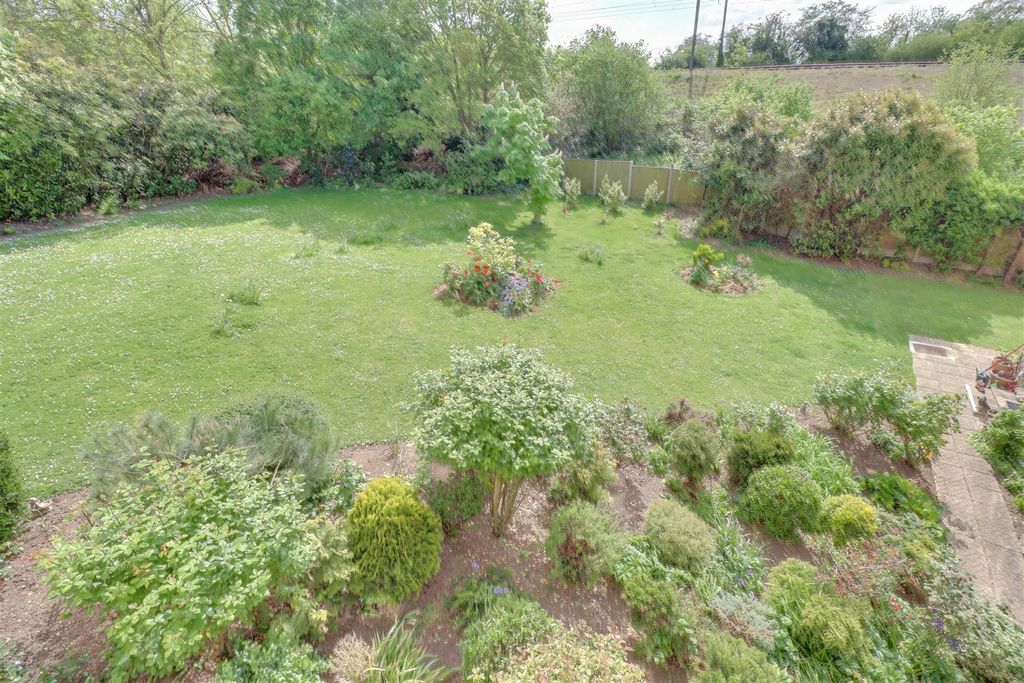 Property photo 3 of 12 38 Sycamore Court-11.Jpg
