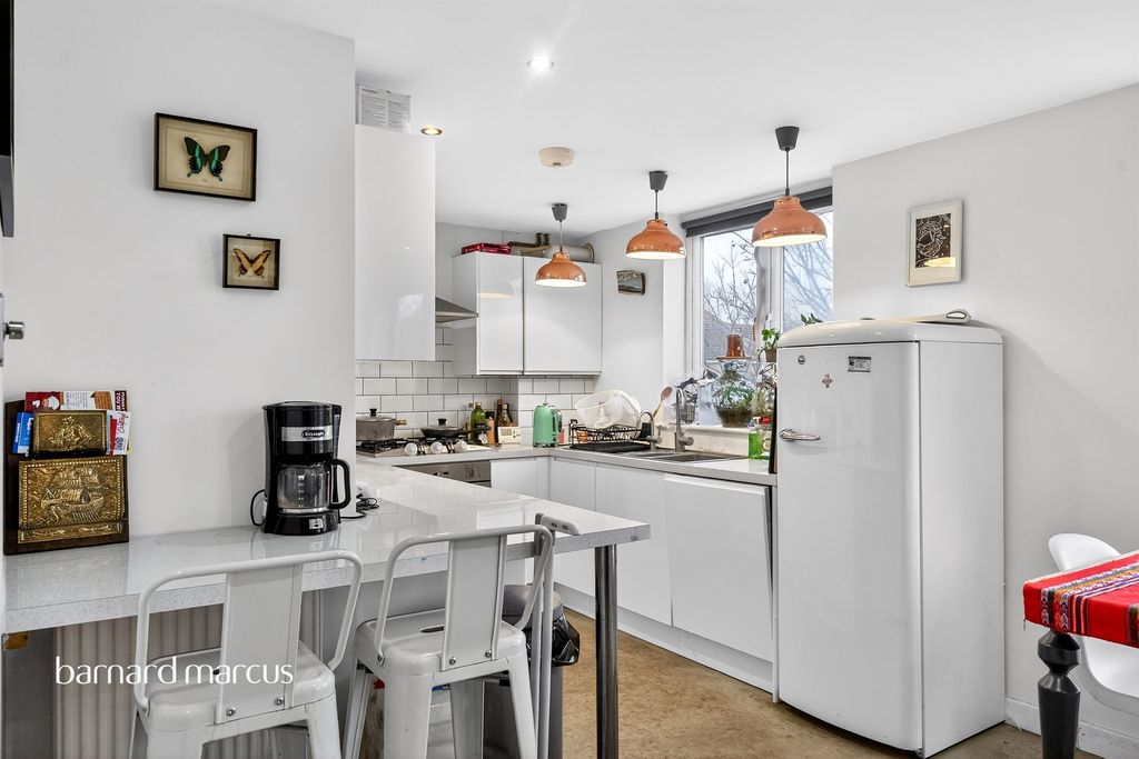 Property photo 2 of 25