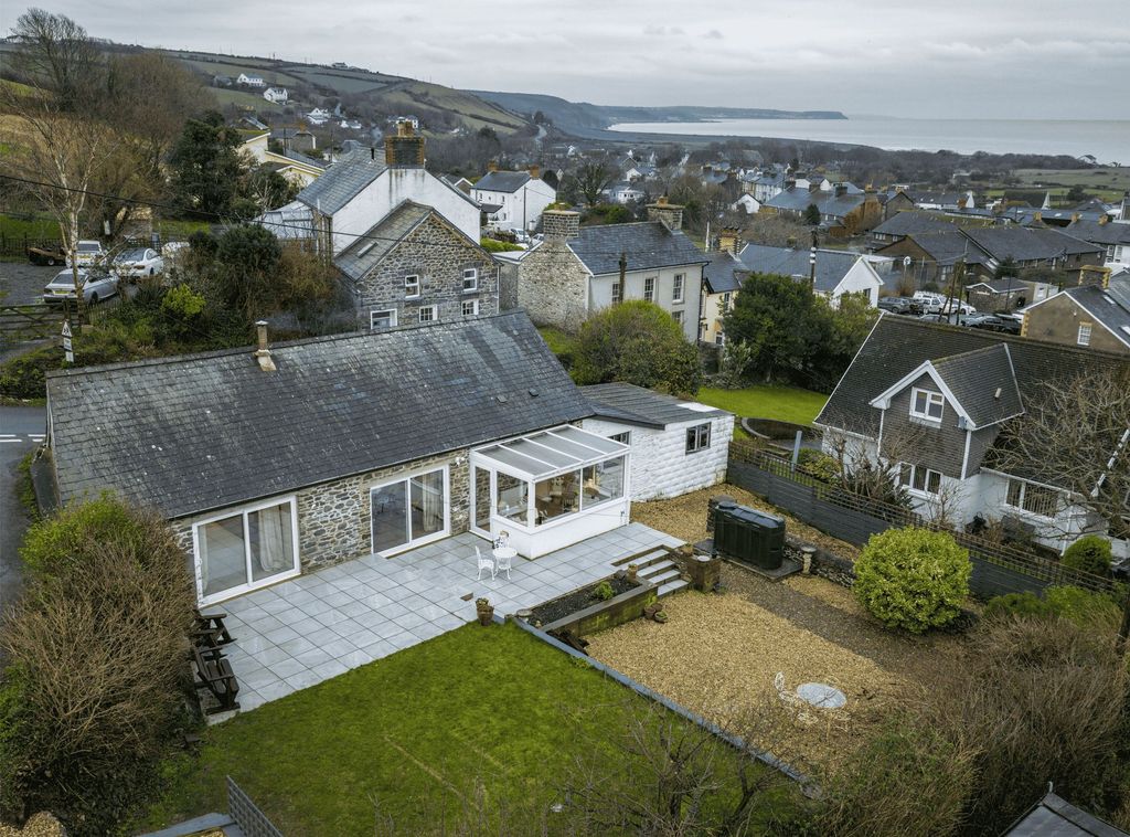 Property photo 1 of 30