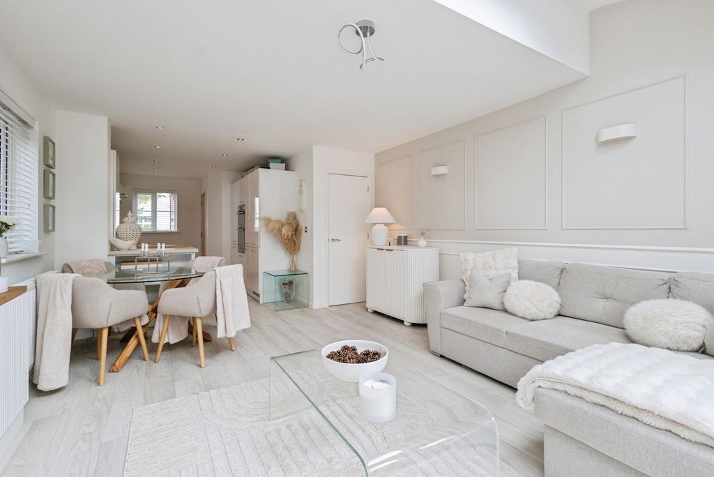 Property photo 3 of 22 Pbox-Img.Jpg