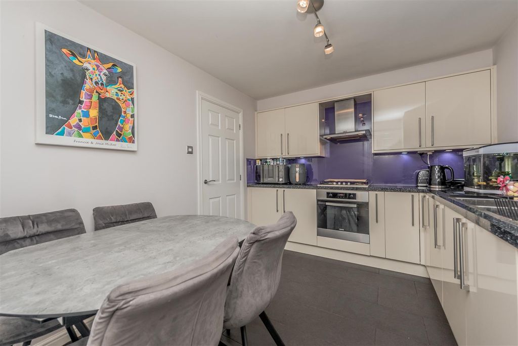 Property photo 3 of 29 Fitted Kitchen: