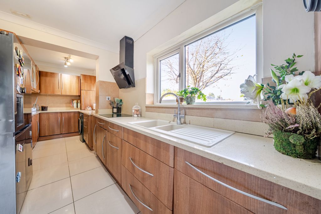 Property photo 3 of 19 Kitchen