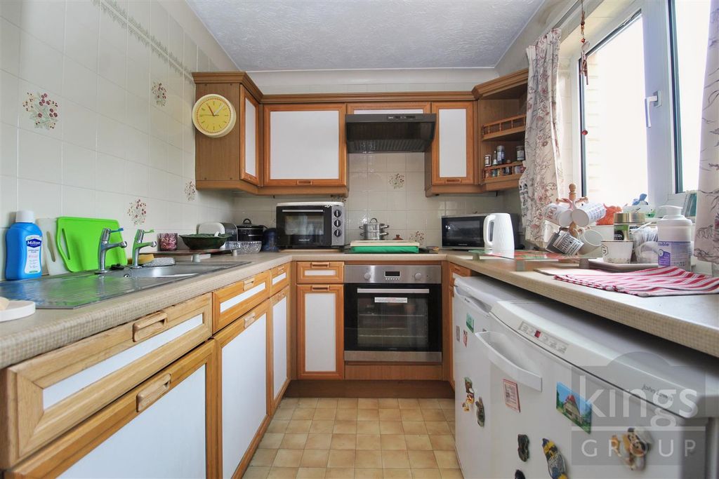 Property photo 3 of 6 Kitchen