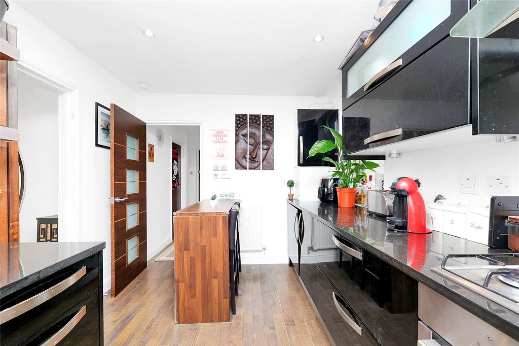 Property photo 2 of 22 Picture No. 23