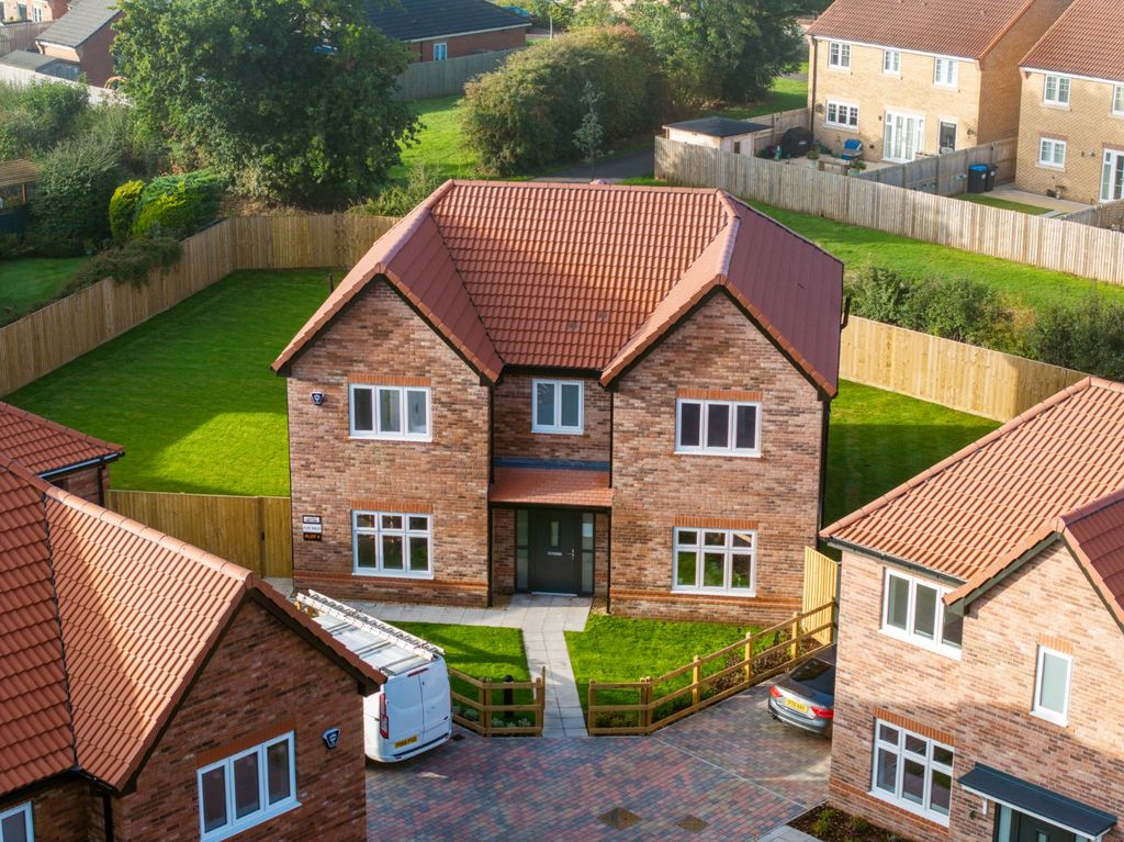 Property photo 2 of 15 Picture No. 12