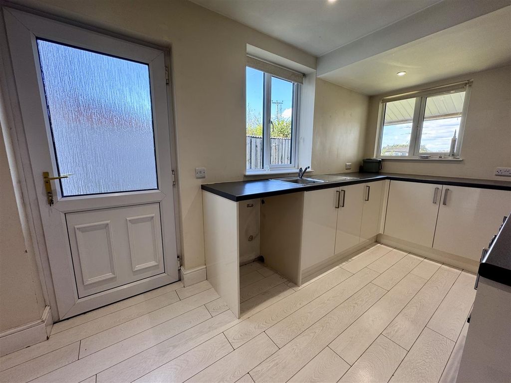 Property photo 3 of 22 Kitchen