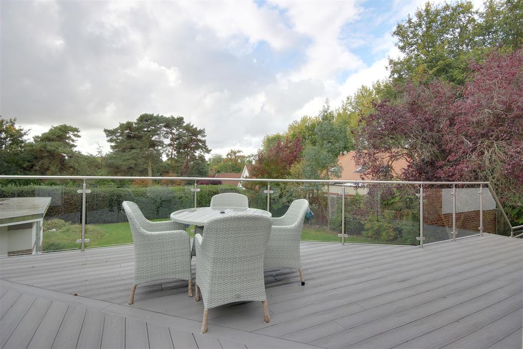 Property photo 3 of 19