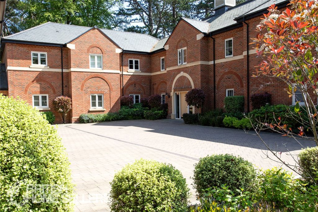 Property photo 1 of 38 Picture No. 03