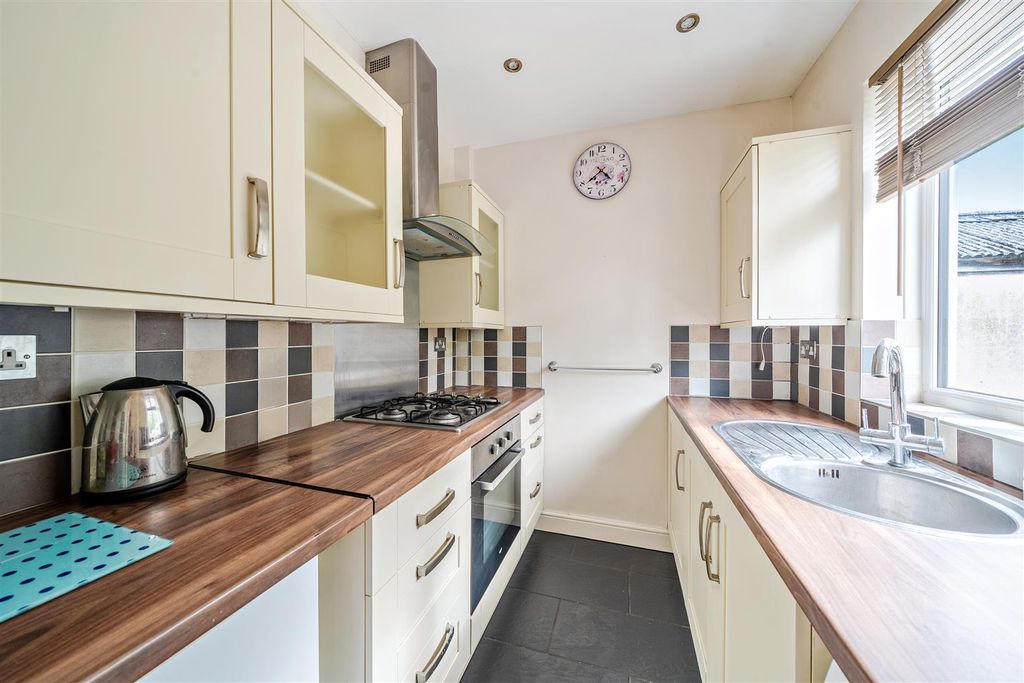 Property photo 3 of 17 1346990-15-68c949Aea22E6.Jpg
