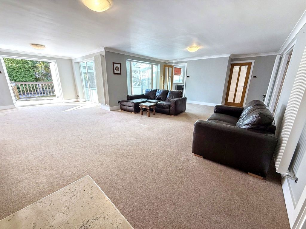 Property photo 2 of 32