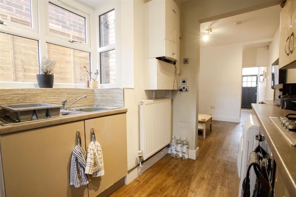 Property photo 3 of 11 Approach