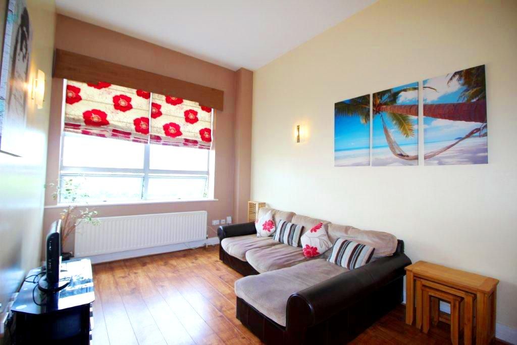 Property photo 2 of 11 Lounge