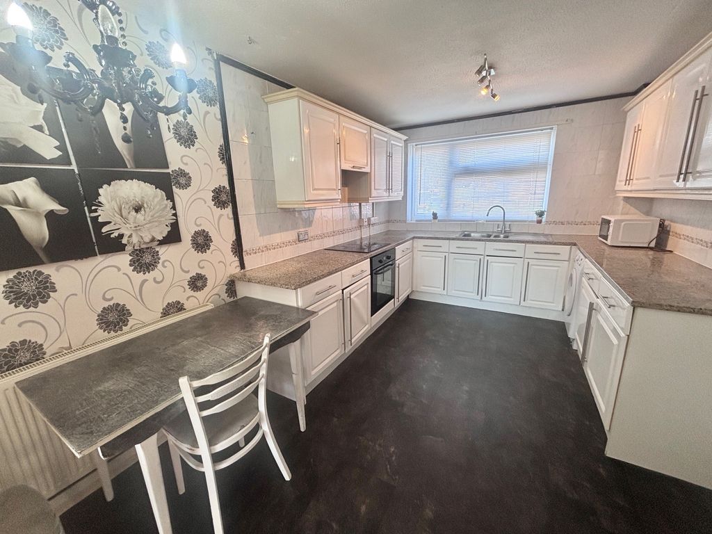 Property photo 3 of 11 Dining Room