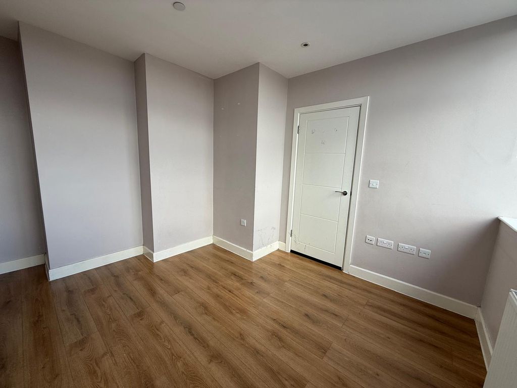 Property photo 3 of 5 Bedroom