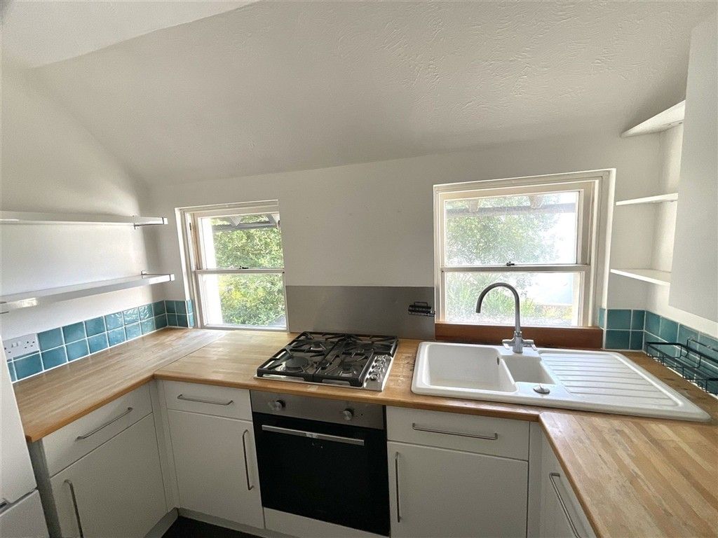 Property photo 3 of 7 Kitchen