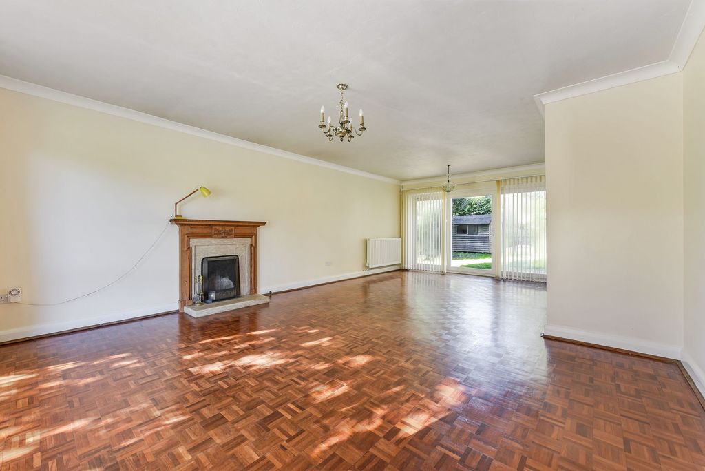Property photo 3 of 22 Living/Dining Room