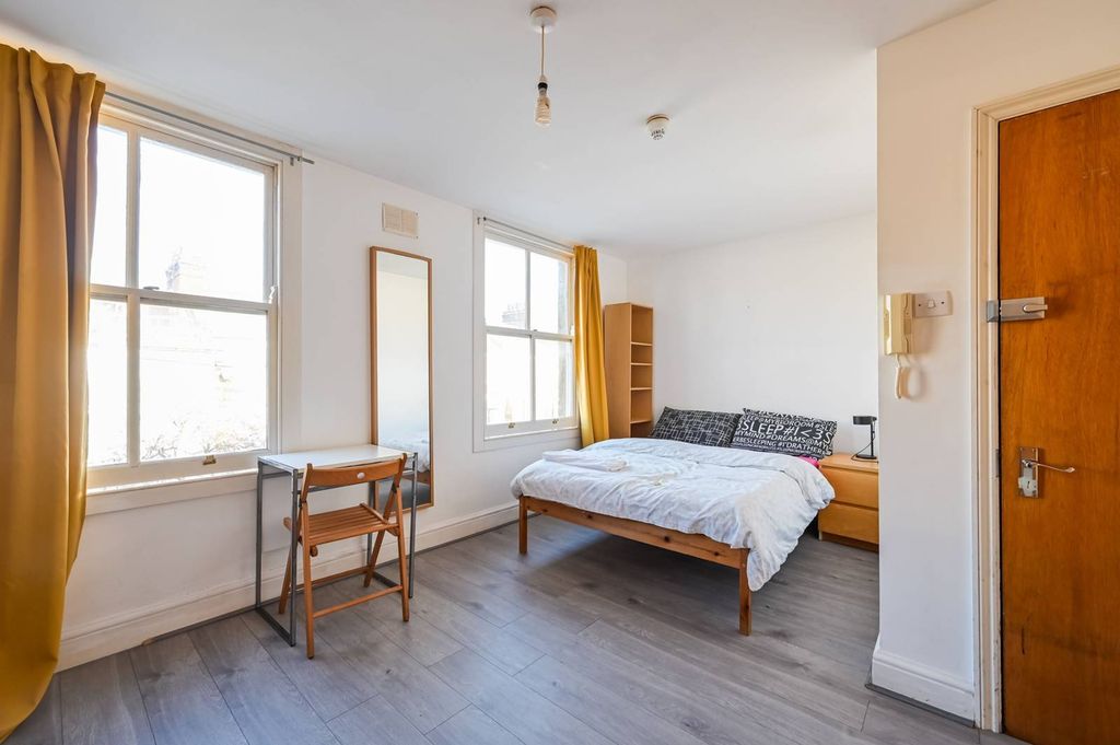 Property photo 3 of 6