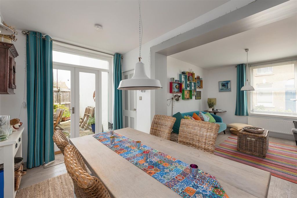 Property photo 2 of 16 Fountain Street, Whitstable