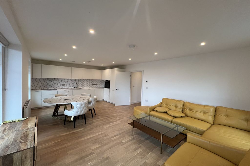 Property photo 1 of 12 (Main)