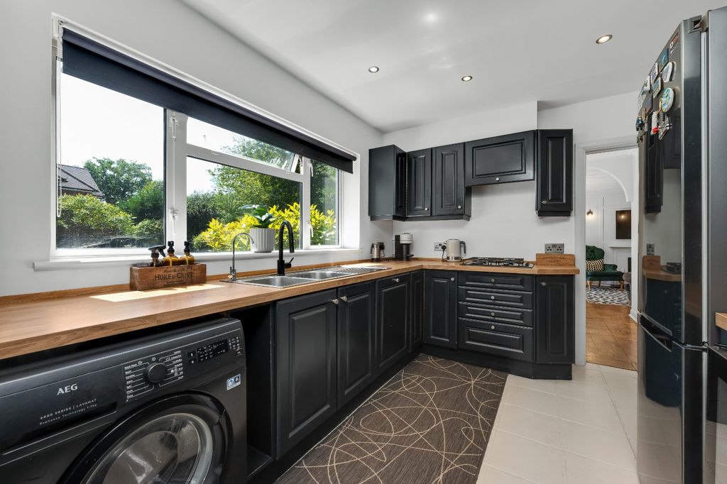 Property photo 3 of 15 Kitchen