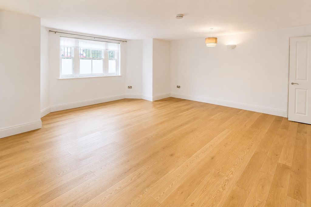 Property photo 3 of 12 Living/Dining Room