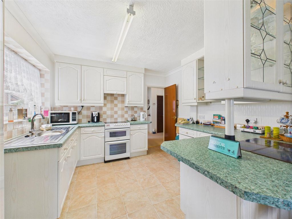 Property photo 3 of 14 Dining Kitchen