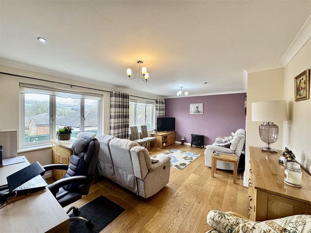 Property photo 2 of 27 Lounge