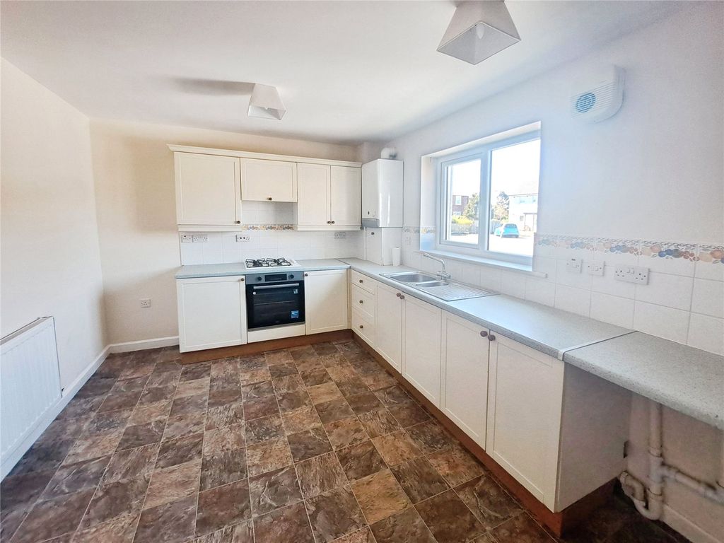Property photo 2 of 8 Kitchen/Dining Room