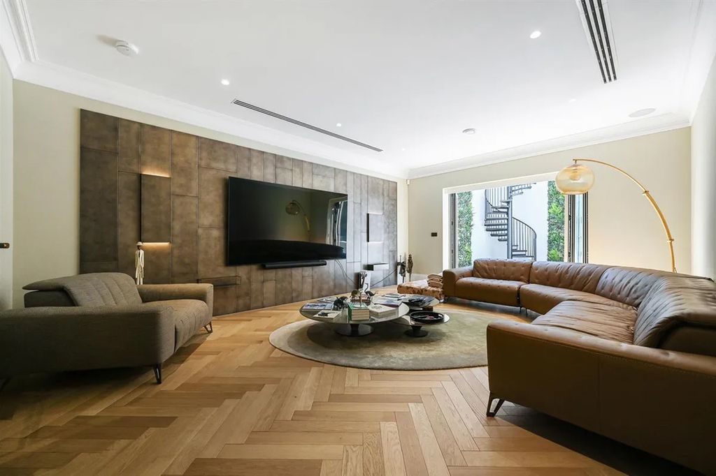 Additional image 6 of 3 bed flat to rentBushey Heath, Bushey WD23