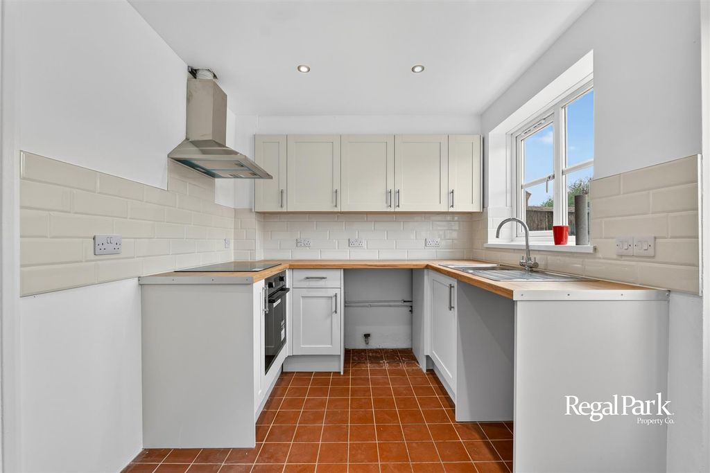 Property photo 2 of 19 Kitchen