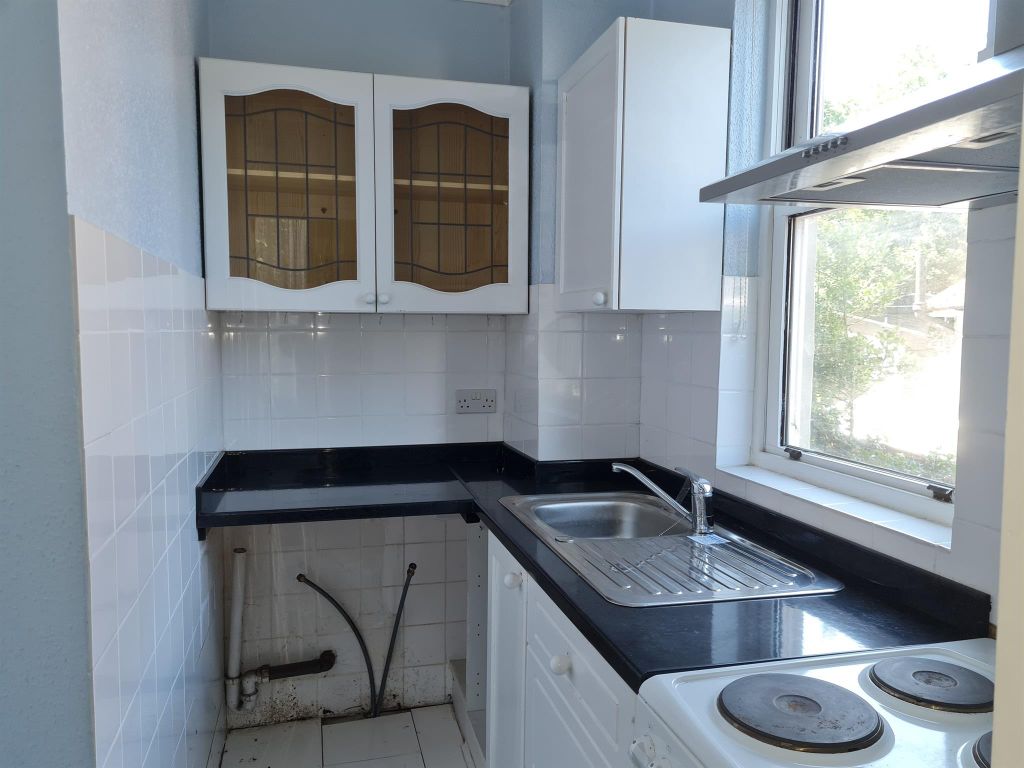 Property photo 3 of 6 Kitchen