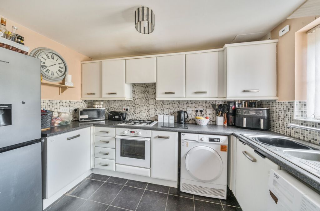 Property photo 3 of 15 Kitchen