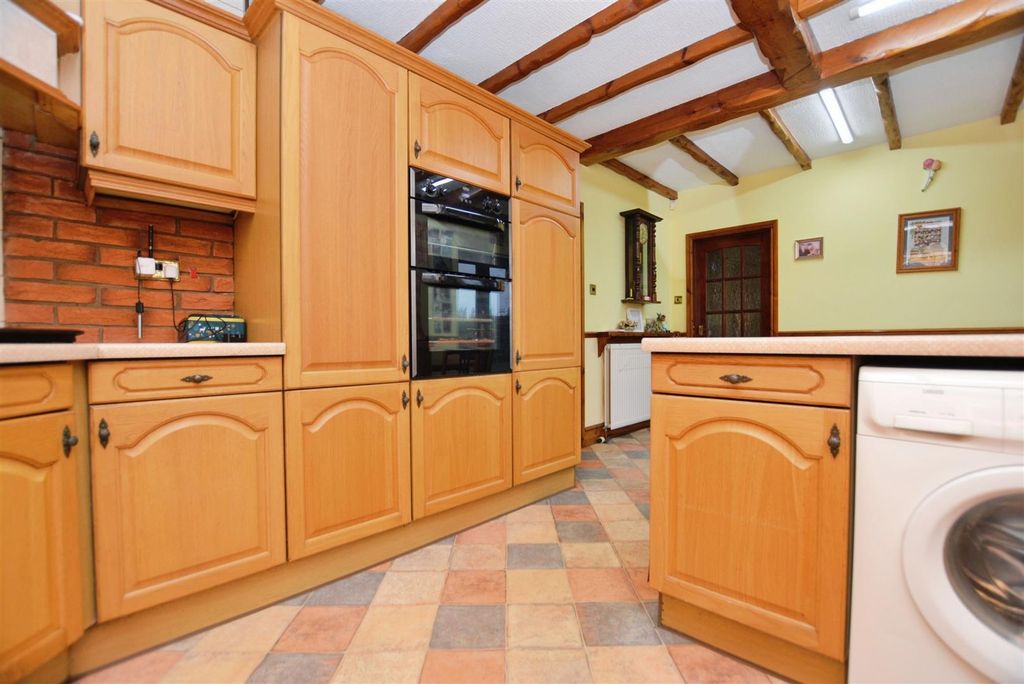 Property photo 3 of 21 Kitchen