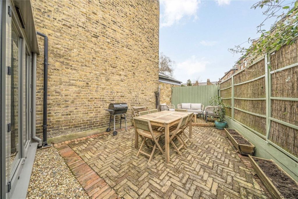 Property photo 3 of 9