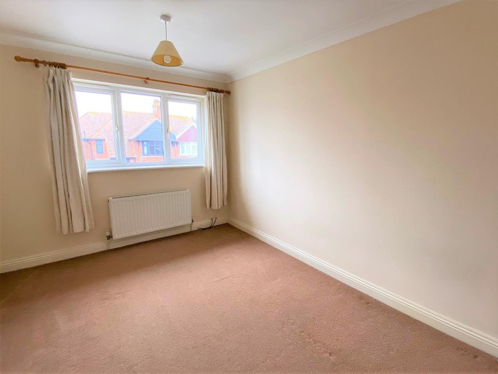 Property photo 2 of 11 Lounge.Jpg