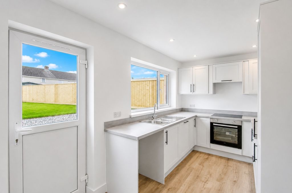 Property photo 3 of 17 5