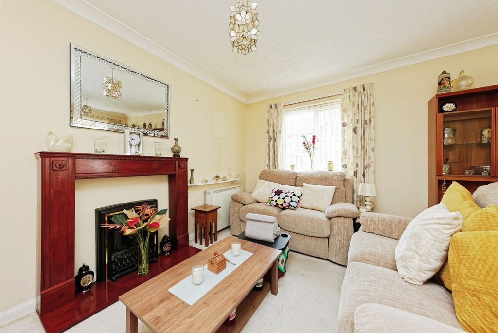 Property photo 2 of 17 Photo