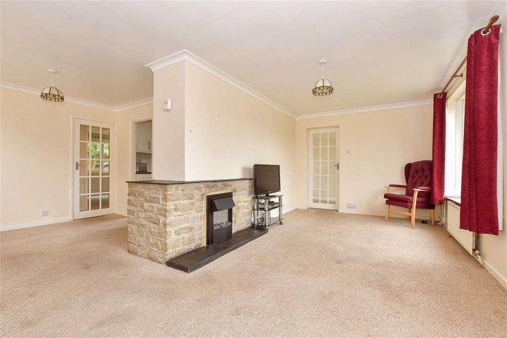 Property photo 1 of 12 Lounge