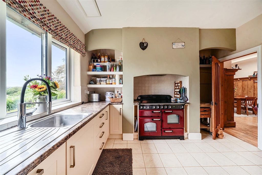 Property photo 3 of 16 Kitchen / Brekfast Room