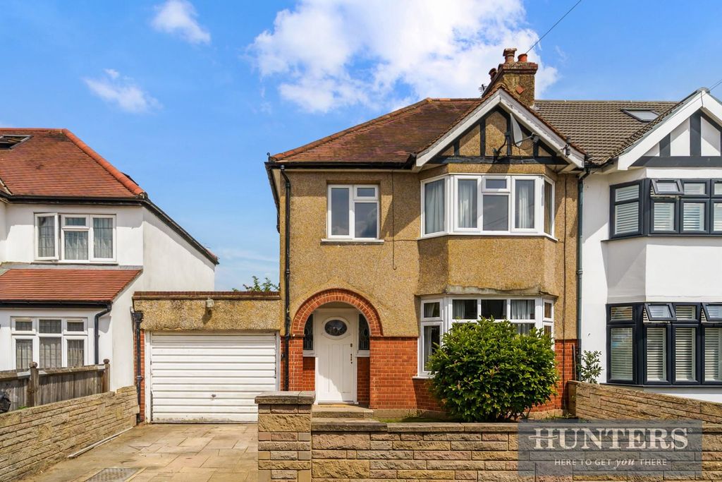 Property photo 1 of 16 Courtenay Road (16).Jpg