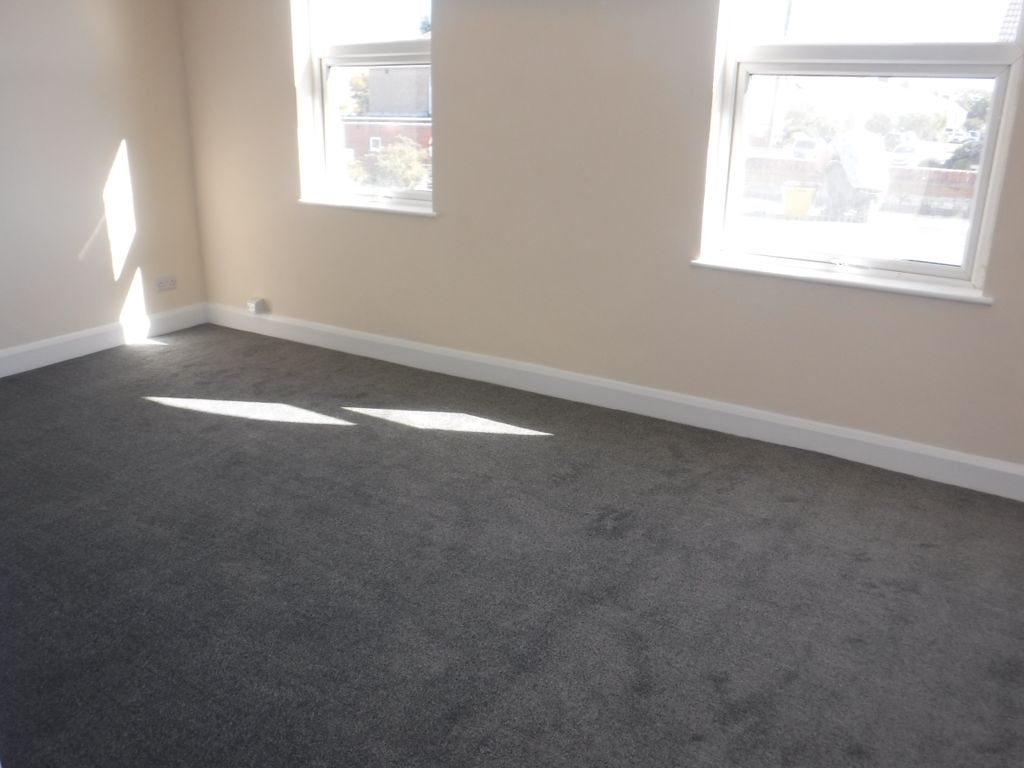 Property photo 2 of 12 Lounge