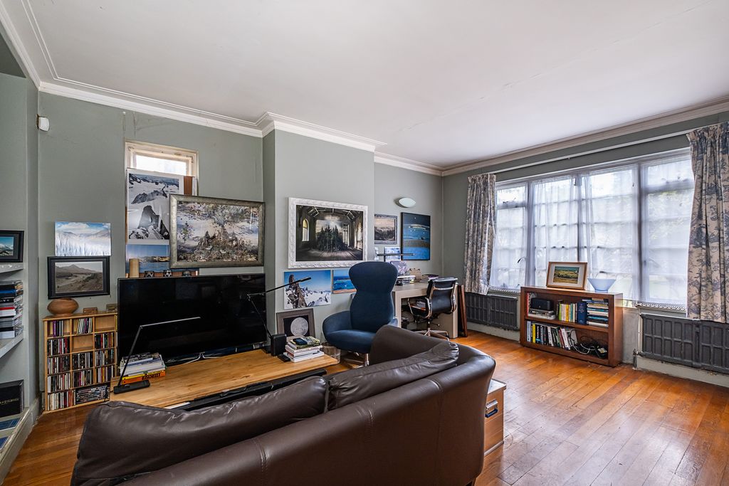 Property photo 3 of 18