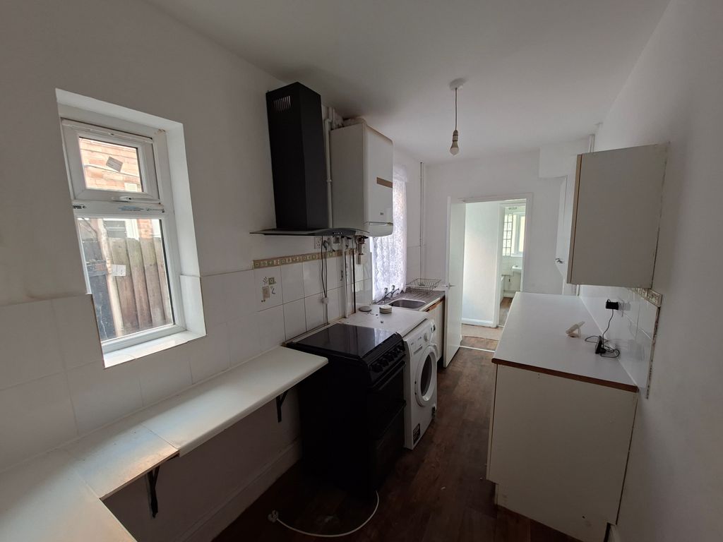 Property photo 3 of 7 Kitchen