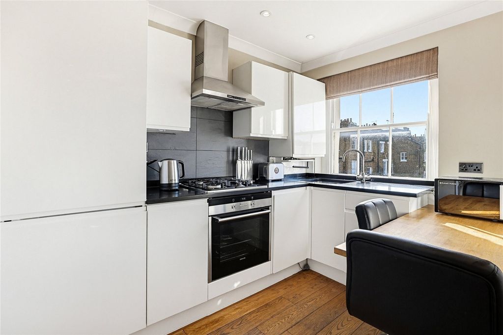 Property photo 2 of 10 Kitchen