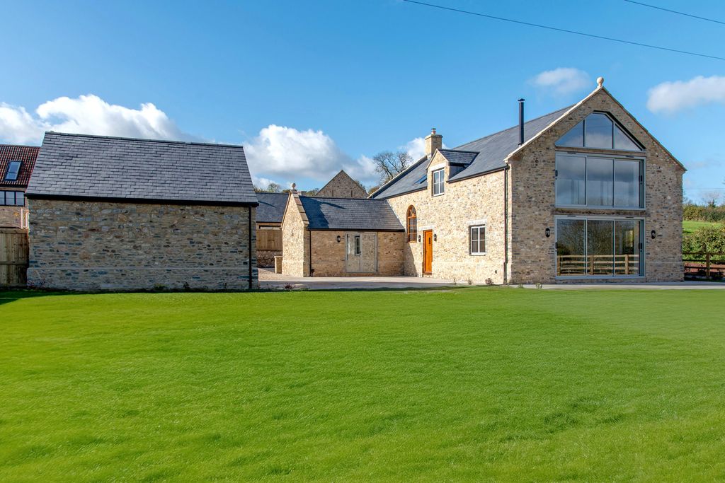 Property photo 3 of 26 Photograph